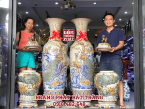 Lục bình sứ men rạn đắp nổi Bát Tràng